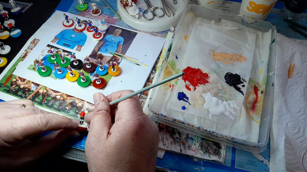 À l’atelier : peinture au pinceau