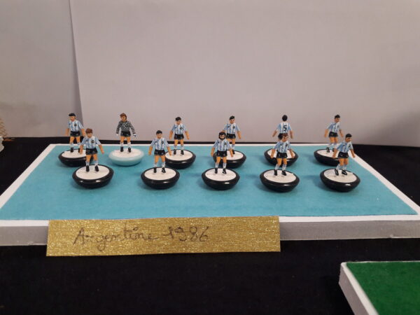 photo-65 Figurine Subbuteo peinte à la main